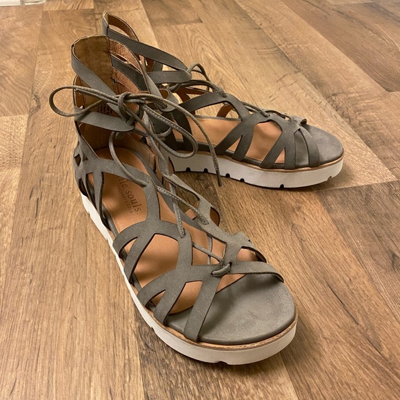 Gentle souls sandals - Picture 1 of 7